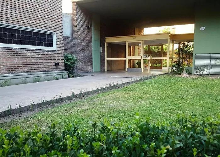 Luminoso departamento en Cañada y a pasos de todo!